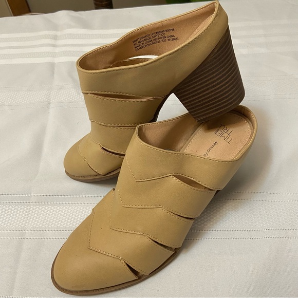 Time & True Womens Tan Heeled Mules EUC size 8 - Picture 3 of 6